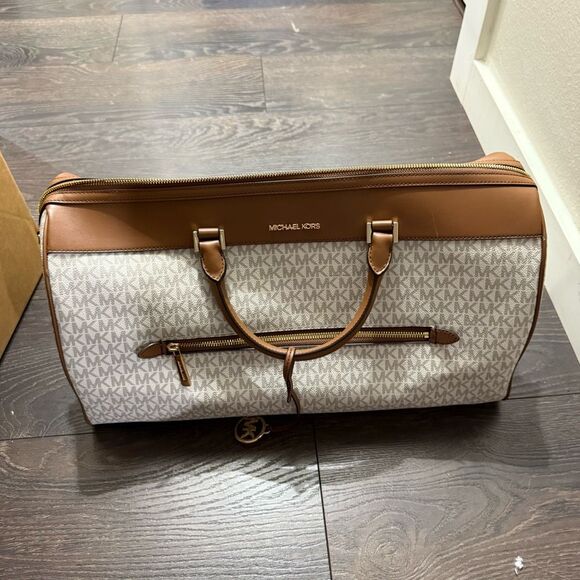 Michael Kors Women’s Jet Set Extra Large Duffel Bag - Picture 1 of 8